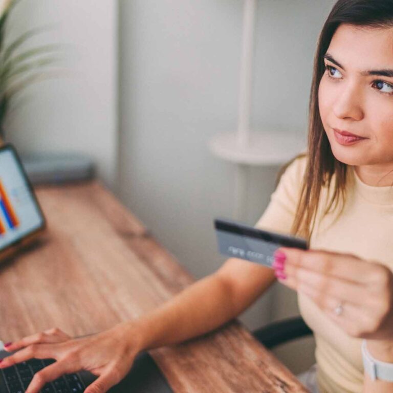 Best Credit Cards for Low Interest Rates in 2025 – Save on Interest Fees