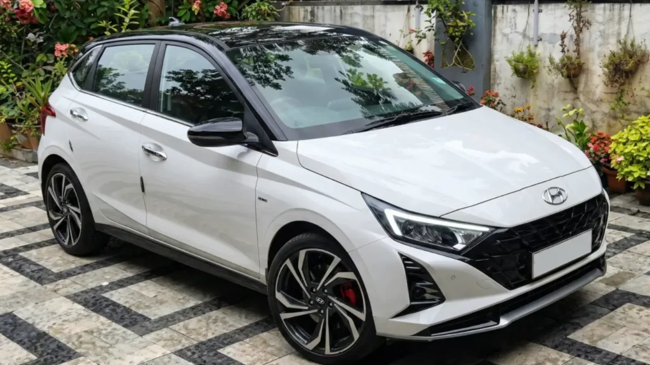 Hyundai i20 Petrol Review: 20Km/L Mileage, ₹12,499 EMI, Premium Hatchback Comfort for Middle-Class Indian Families